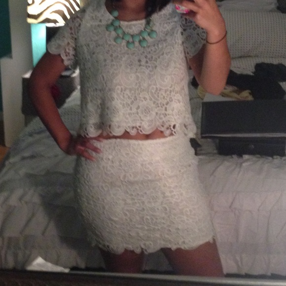 NWOT White Lace Skirt - Picture 4 of 6